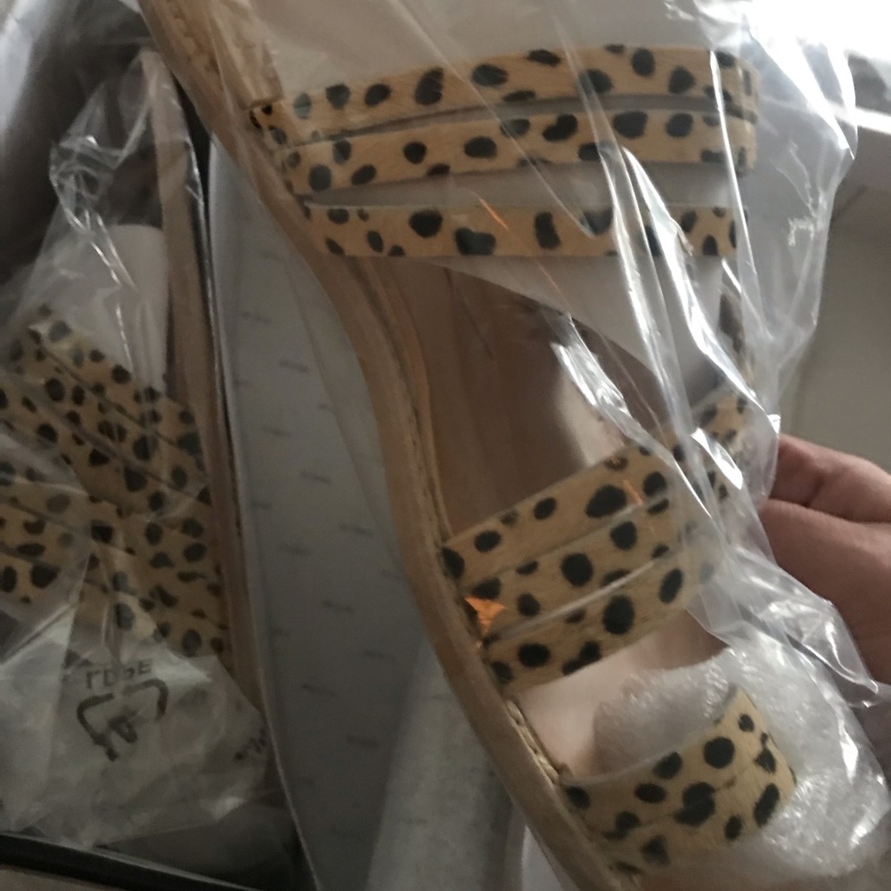 Dolce Vita Sandals - size 7.5 (never worn) - Picture 3 of 6
